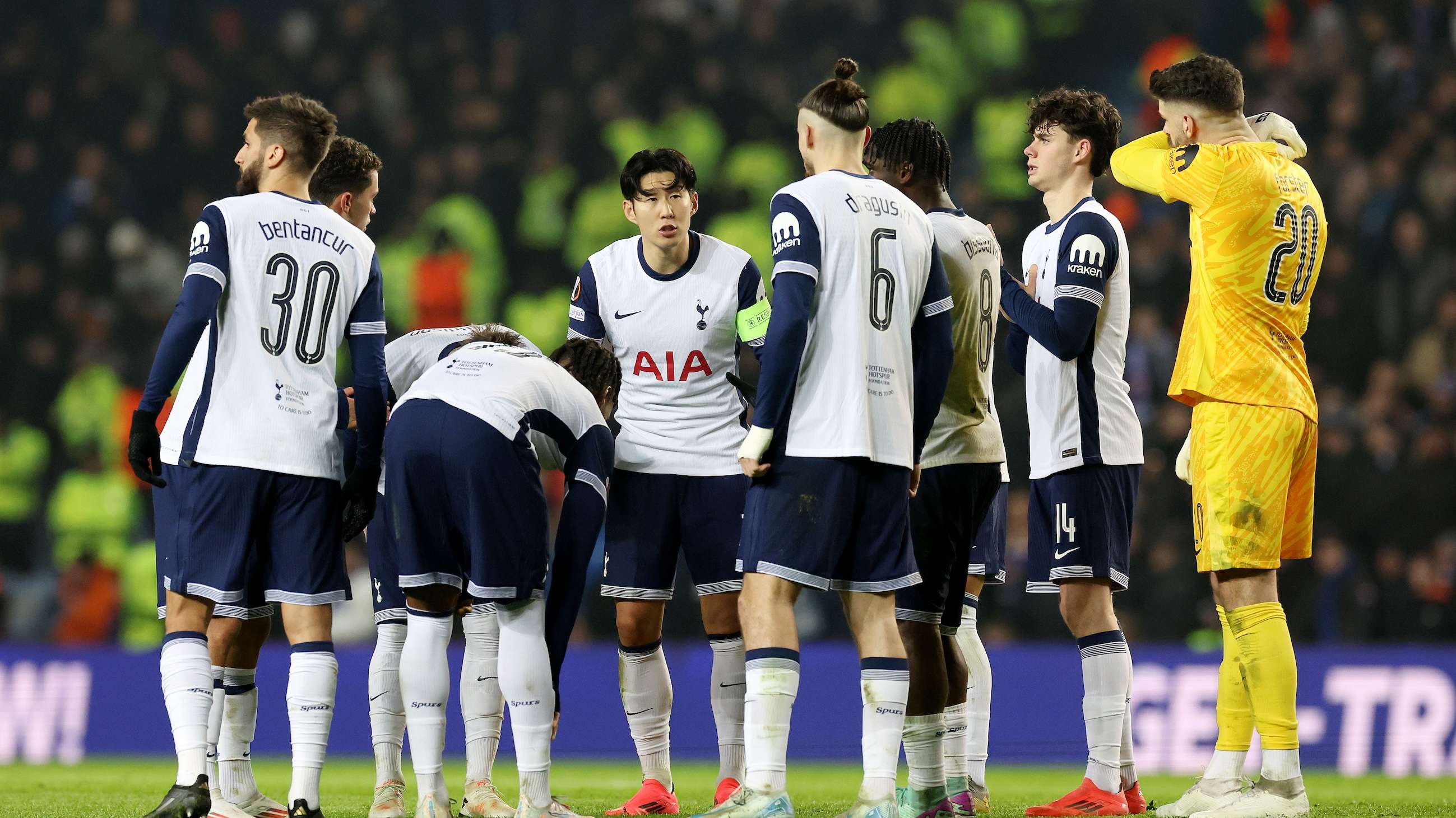 谁在幕后隐 谁在幕后隐