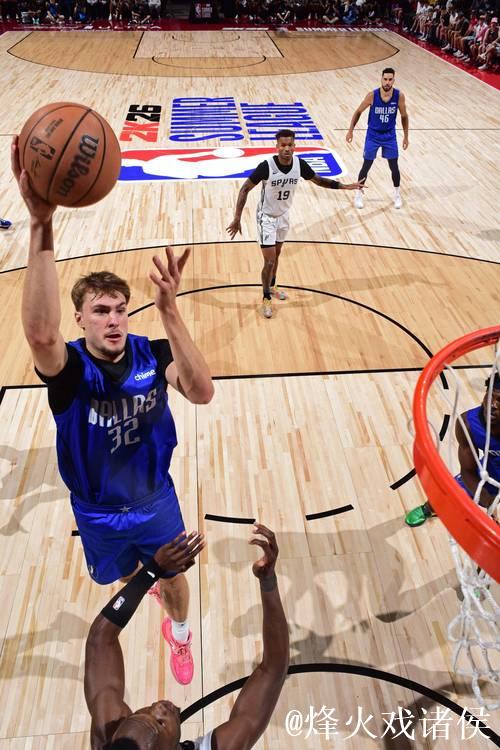 弗拉格左手突破上篮打进，首节已经7中5拿到14分2篮板2助攻