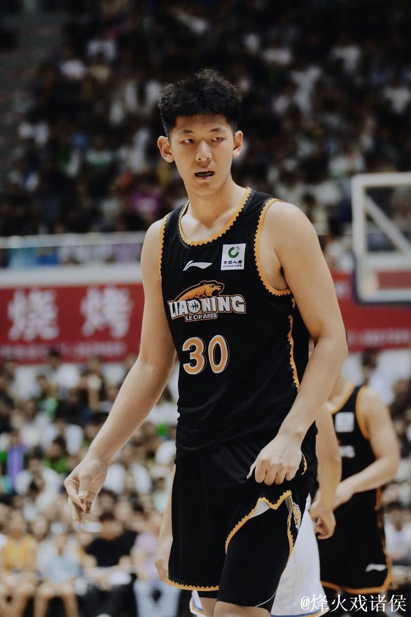 张陈治锋全场出战21分钟，7中4得到10分9板3助攻